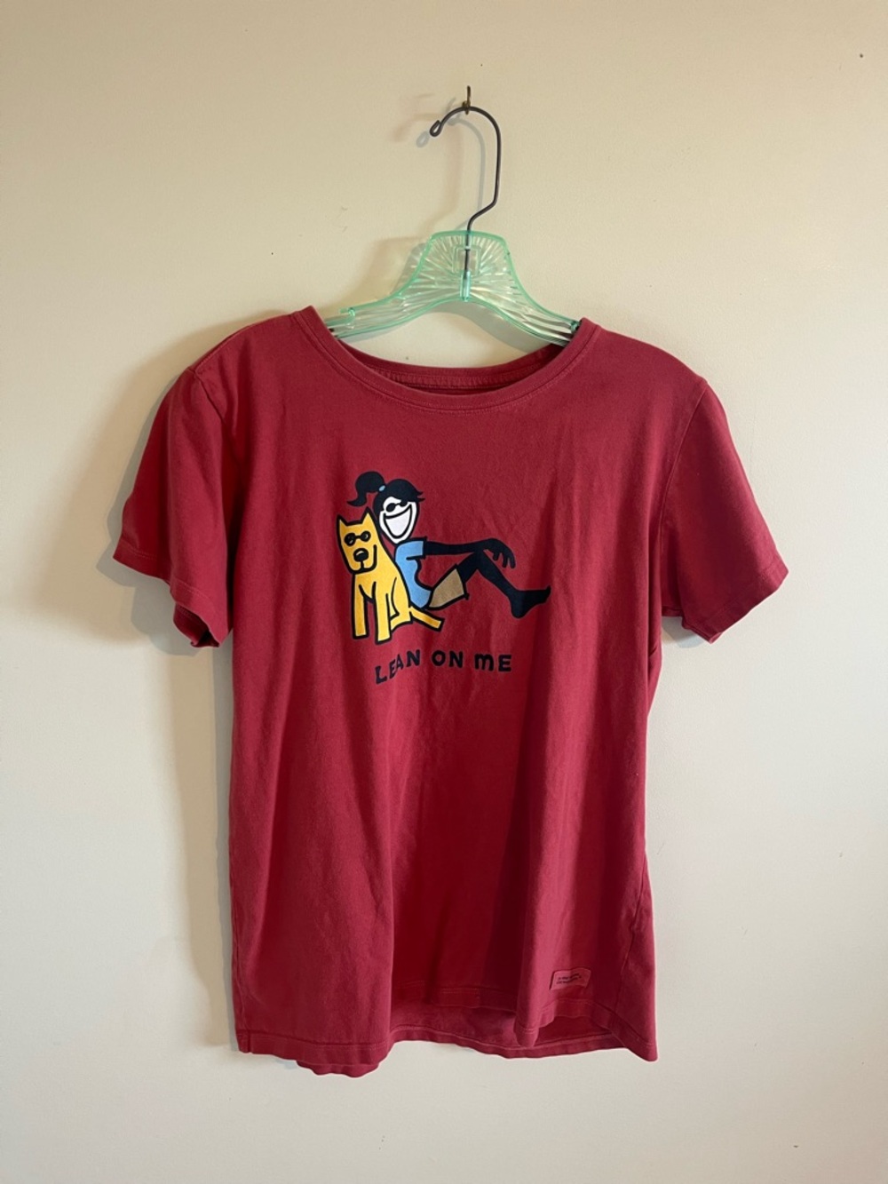 Women’s life is good Red crusher graphic tee “lean on me” Tshirt dog lover Sz M